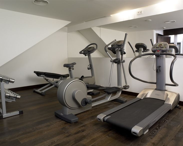 Hospes Puerta De Alcala, A Member Of Design Hotels Мадрид Удобства фото A typical home gym
