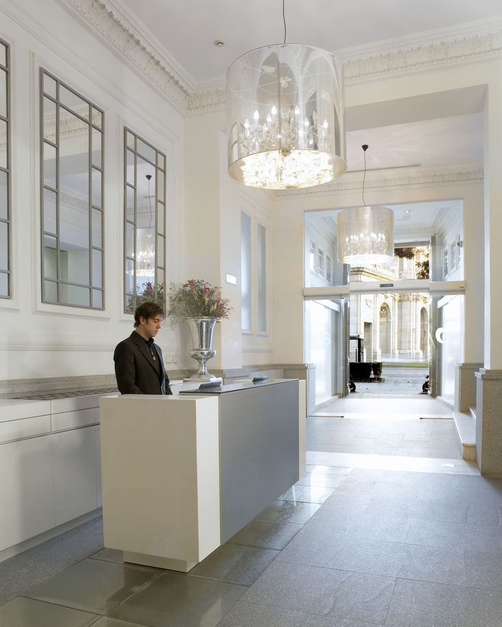 Hospes Puerta De Alcala, A Member Of Design Hotels Мадрид Интерьер фото The hotel's lobby